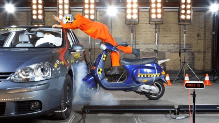 EV Scooters Crash Test