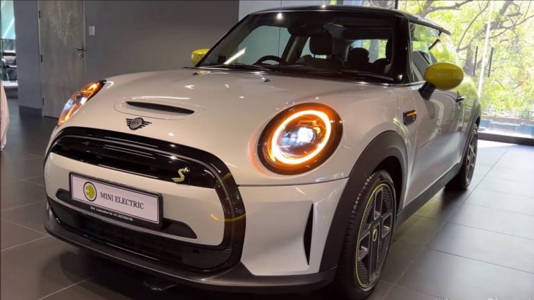 Mini Cooper SE Electric Car